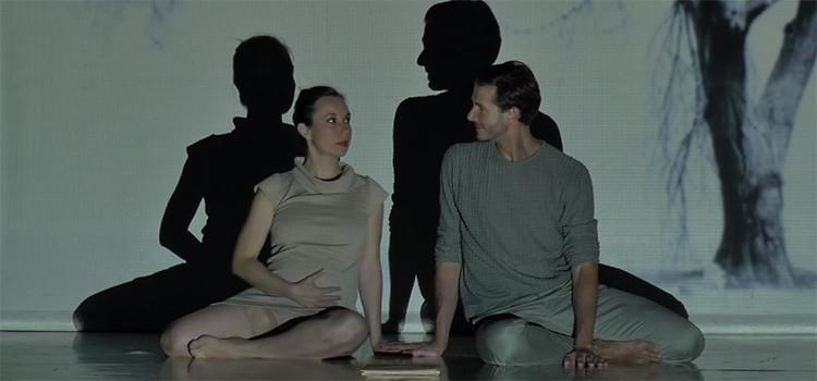 Imagen: Hombre, mujer, hijo, libro, creación coreográfica de Pilar Gallegos, México